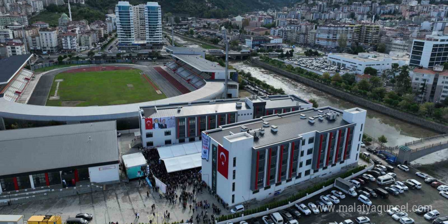 Milli Eğitim Bakanı Tekin ve Gençlik ve Spor Bakanı Bak Trabzon’da açılışa katıldı