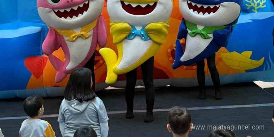 Milyonların sevgilisi ’Baby Shark’ Espark AVM’de