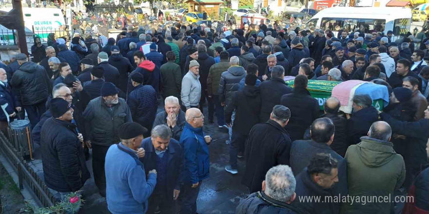 Minibüsün çarpması sonucu hayatını kaybeden yaşlı kadın toprağa verildi