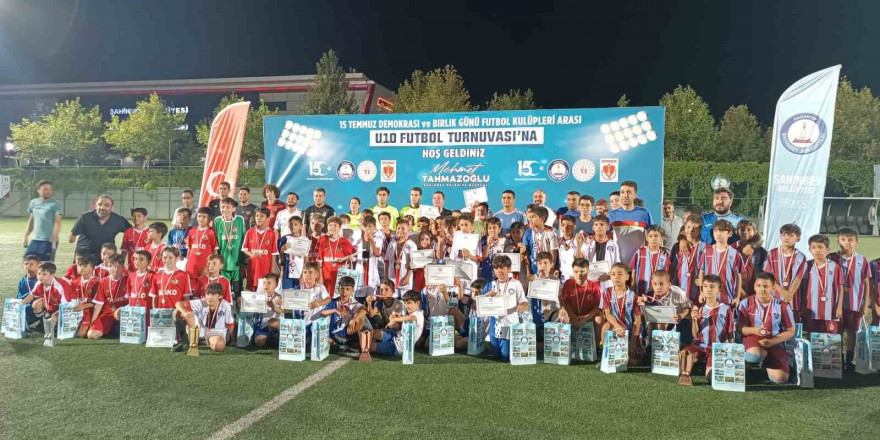 Minik futbolcular Şahinbey Belediyesi’nin organizasyonunda karşı karşıya geldi