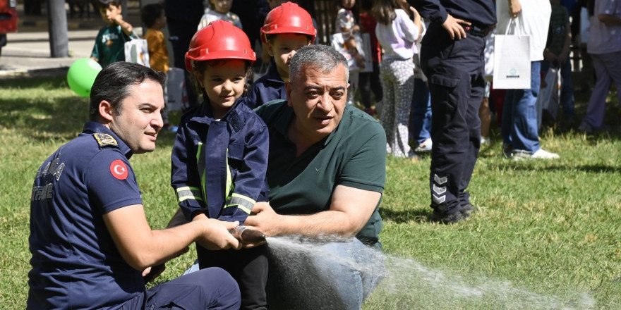 Minik öğrenciler fahri itfaiyeci oldu