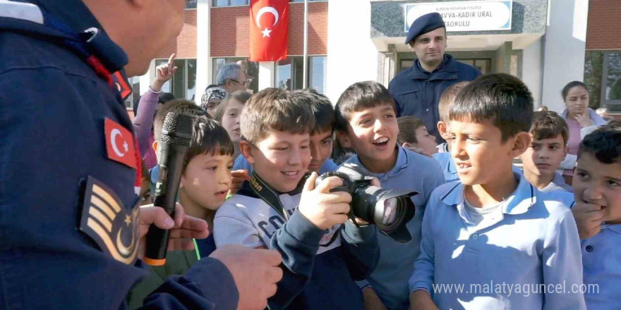 Minik öğrenciler jandarma teşkilatıyla tanıştı