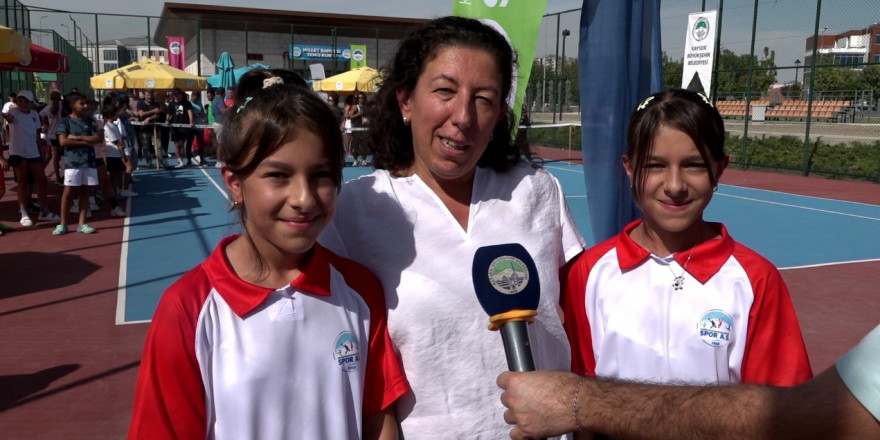 Minik sporcu ve velilerden Ulusal 12 Yaş Hafta Sonu Tenis Turnuvası’na tam not