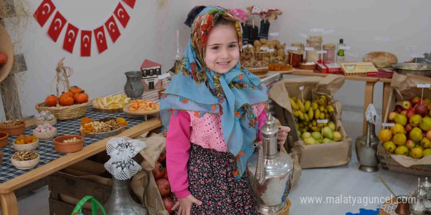 Minikler kolları sıvadı, yerli malı haftasında tezgahın başına geçti