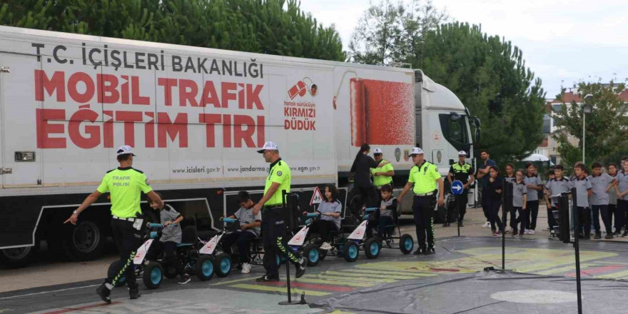 Mobil Trafik Eğitim Tırı ile 7 binden fazla öğrenciye trafik eğitimi