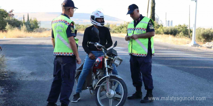 Motosiklet denetiminde 196 sürücüye para cezası