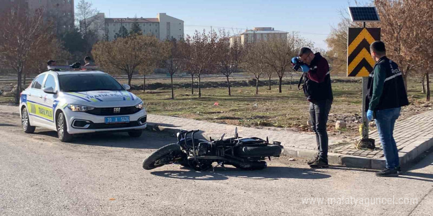 Motosiklet ile hafif ticari araç çarpıştı: 1 ölü, 1 yaralı