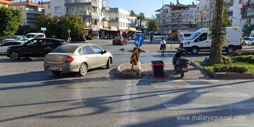 Motosiklet otomobille çarpıştı: 1 yaralı