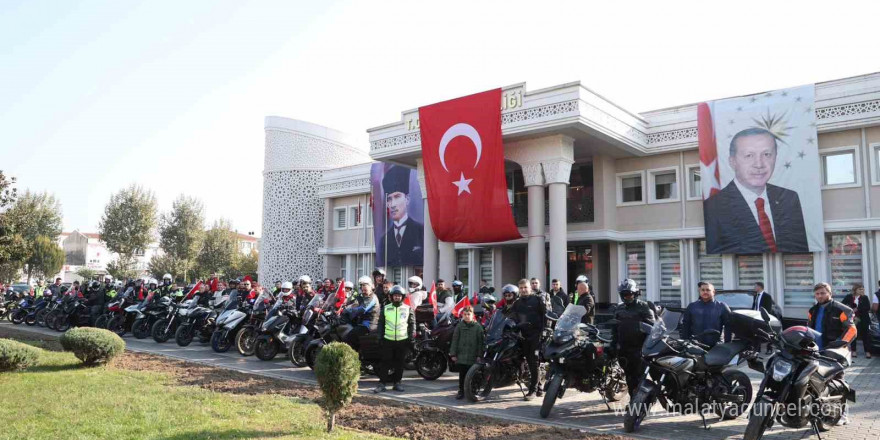 Motosiklet turuna yüzlerce kişi katıldı