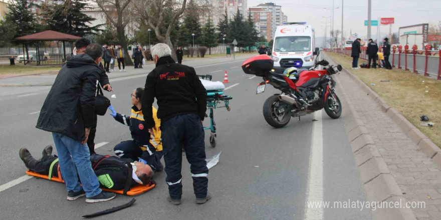 Motosikletin çarptığı yayayı hayata döndürmek için seferber oldular