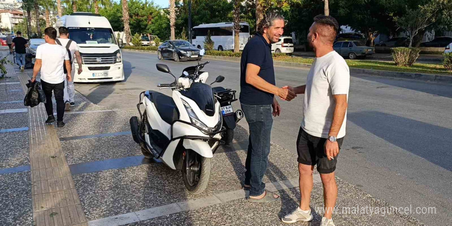 Motosikletleri karıştırıp başka motora binip gitti, polisin araması ile motosikleti geri getirdi