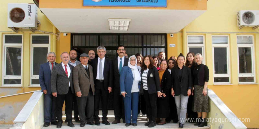 MSKÜ Rektörü Kaçar, mezun olduğu okulda kariyer planlama günlerine katıldı