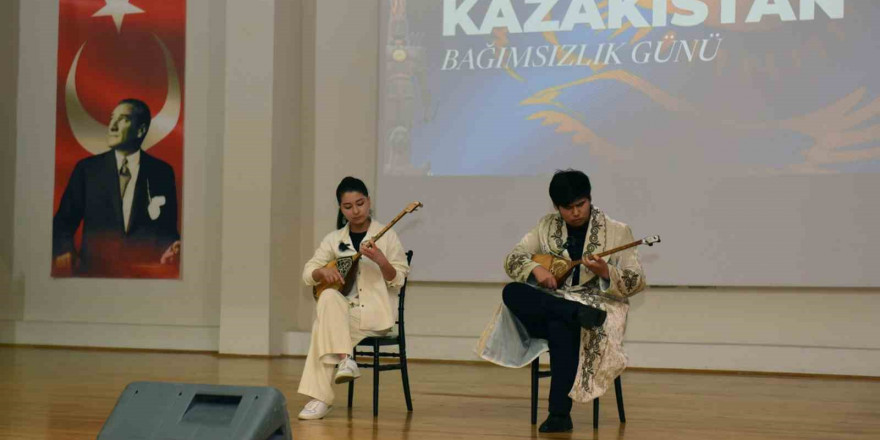 MSKÜ’lü Kazak öğrenciler bağımsızlıklarını kutladı