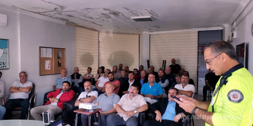 Mudanya’da servisçilere trafik polisinden seminer