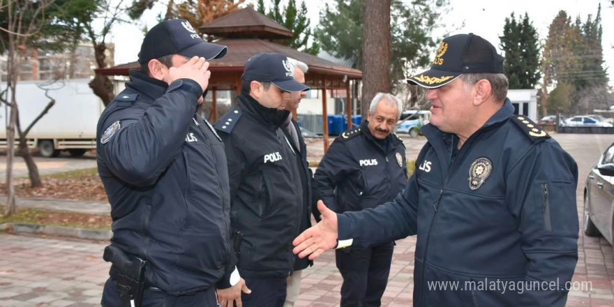 Müdür Uzman, polis merkezinde incelemelerde bulundu