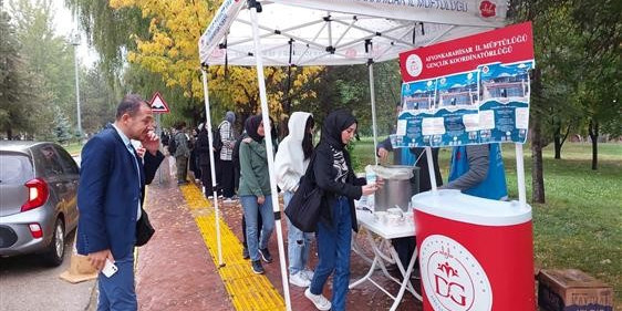 Müftülük üniversite öğrencilerine yönelik karşılama, tanıtım ve kitap standı açtı