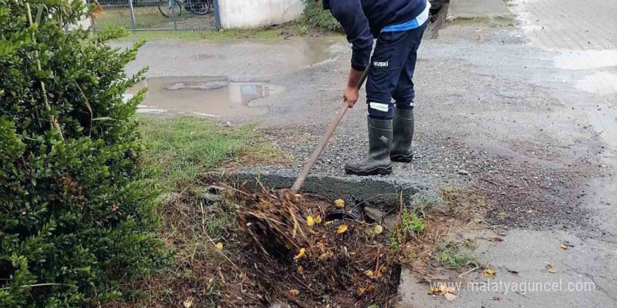 Muğla Büyükşehir ekiplerinden su baskınlarına anında müdahale