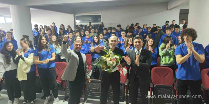 Muğla Gazi Anadolu Lisesi’nde “İnsana Yolculuk” söyleşisi düzenlendi