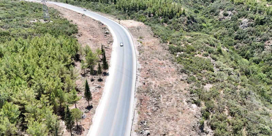 Muğla Orman İşletme Müdürlüğü yol kenarı temizlik çalışmalarına devam ediyor