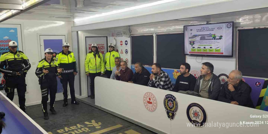 Muğla’da “En İyi Trafik Polisi Babalardır” projesiyle motosiklet güvenliği eğitimi başladı