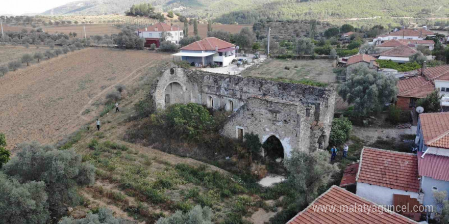 Muğla’da tarihi kiliseler definecilerin hedefinde