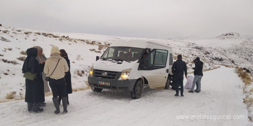 Muradiye’de kar ve buzlanma ulaşımı aksattı