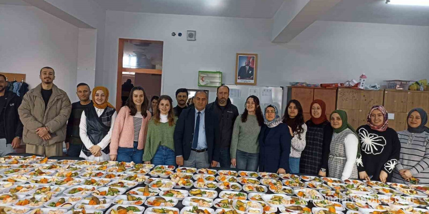 Muradiye’de meyve şenliği renkli görüntülere sahne oldu