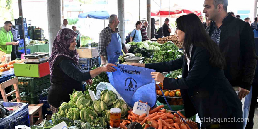 Muratpaşa pazarlarında tek tip önlük uygulaması başlatıldı