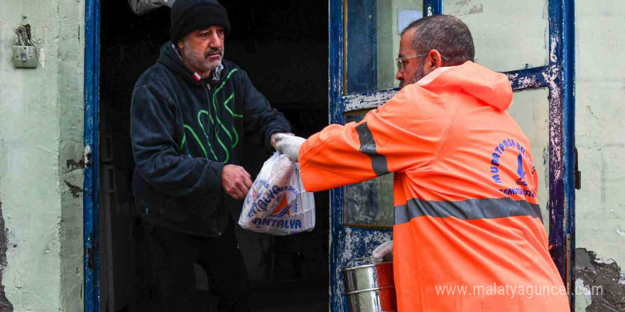 Muratpaşa sıcak desteğini aksatmadı