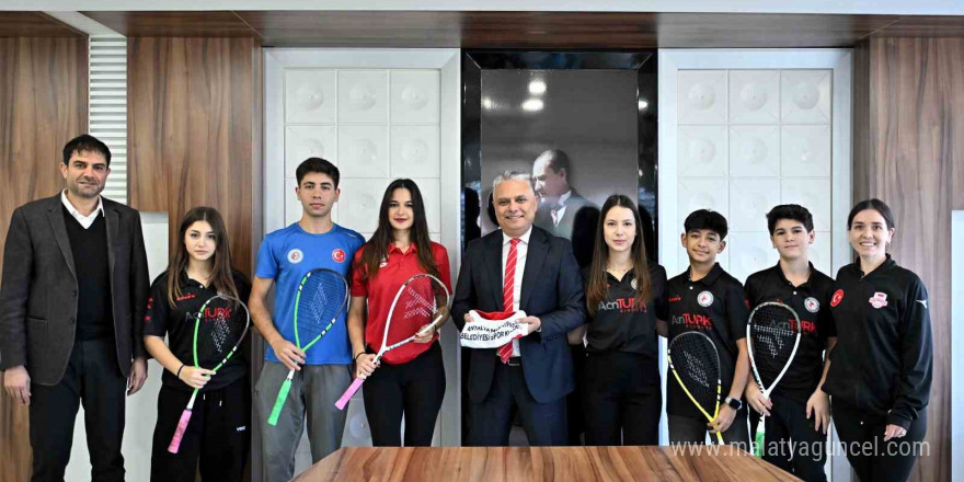 Muratpaşa’nın squash başarısı