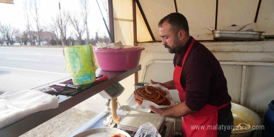 Muş Ovası’nda yolculuk edenlere tatlı bir mola