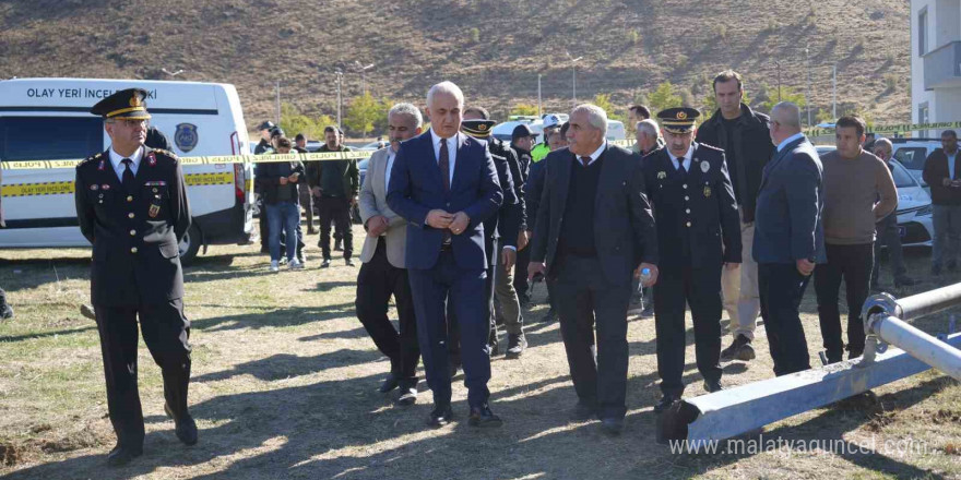 Muş Valisi Ani Çakır tren kazasının olduğu bölgeye gitti