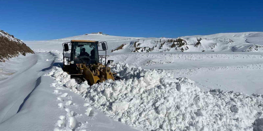 Muş’ta 178 köy yolu ulaşıma açıldı