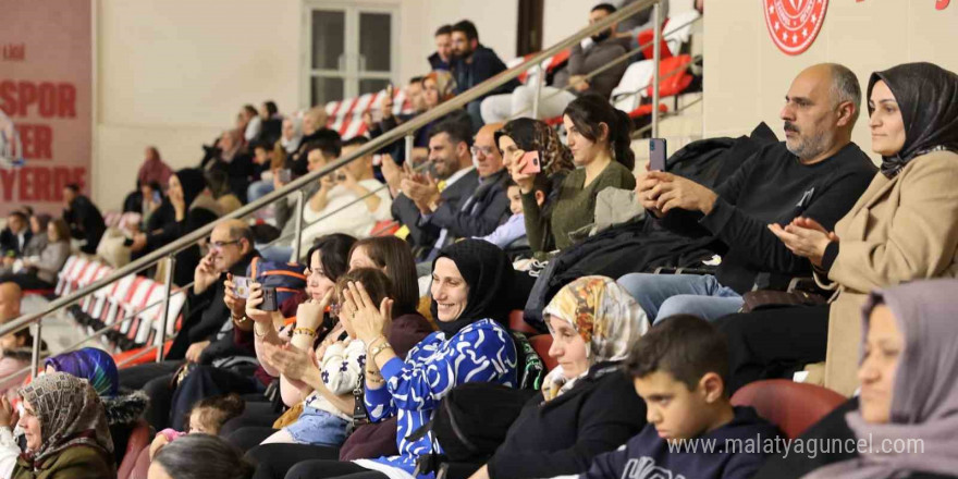 Muş’ta 400 sporcu için kuşak terfi töreni düzenlendi