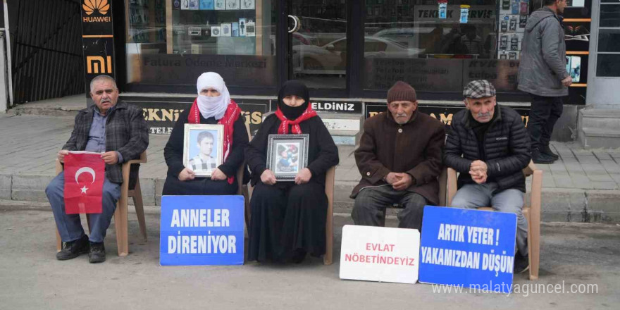 Muş’ta aileler evlat nöbetini sürdürüyor