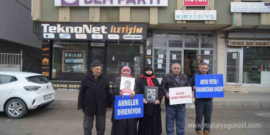 Muş’ta ailelerin evlat nöbeti devam ediyor