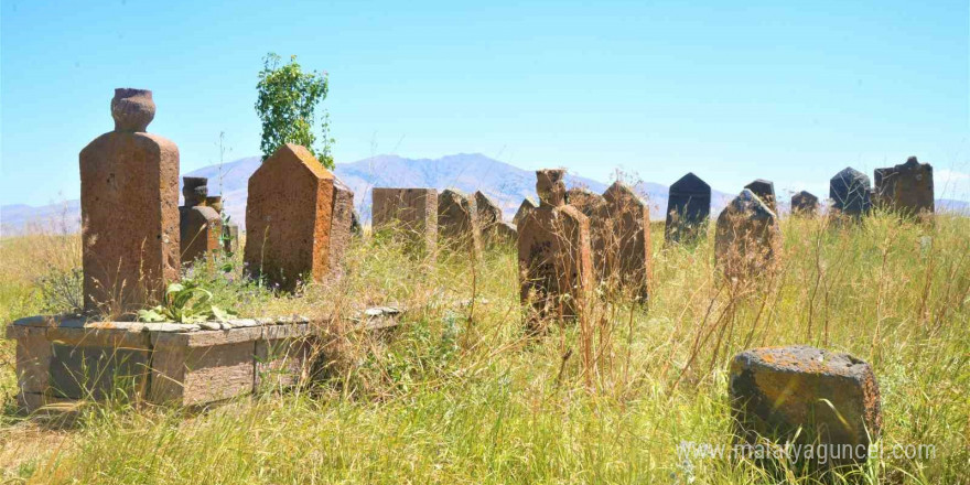 Muş’ta Akkoyunlular dönemine ait mezarlık tespit edildi