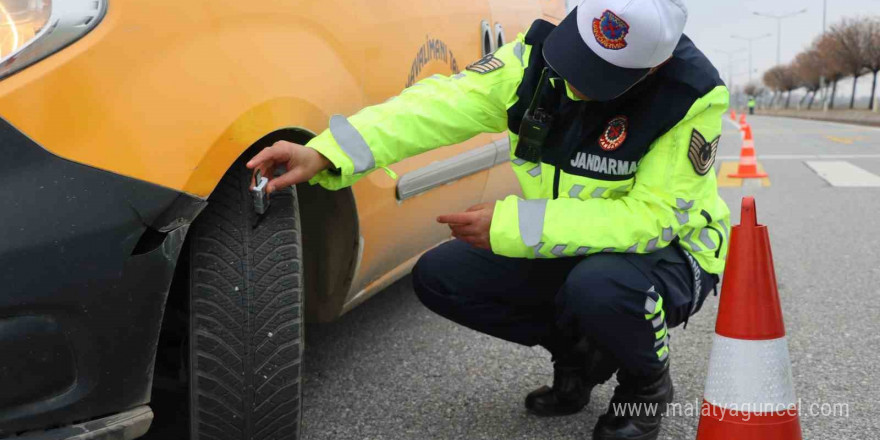 Muş’ta kış lastiği denetimleri sıkılaştırıldı