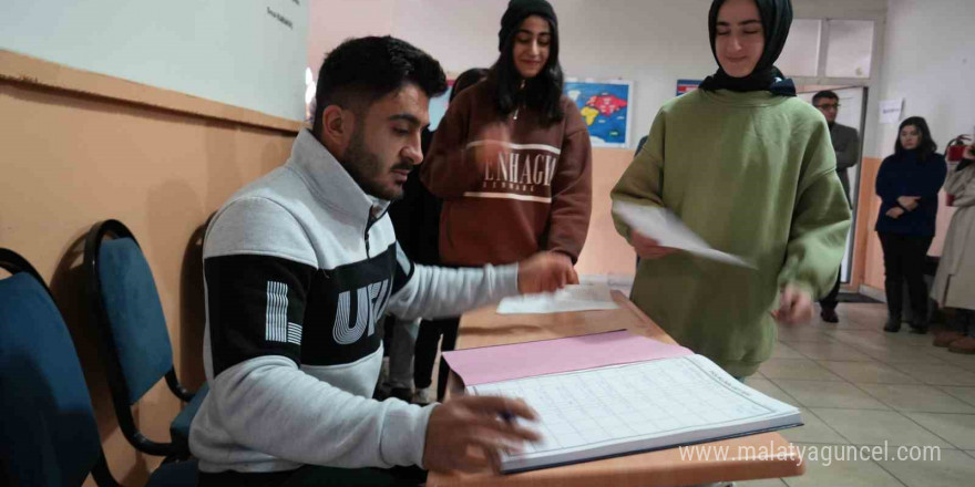 Muş’ta öğrencilere skolyoz taraması yapıldı