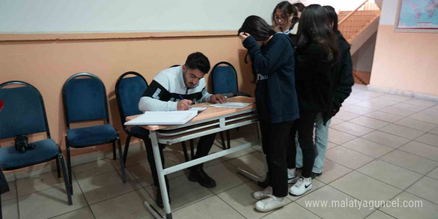 Muş’ta öğrencilere skolyoz taraması yapıldı