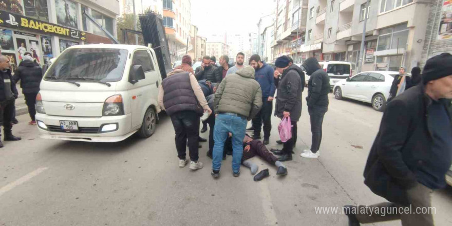 Muş’ta otomobilin çarptığı yaya ağır yaralandı, sürücü kaçtı