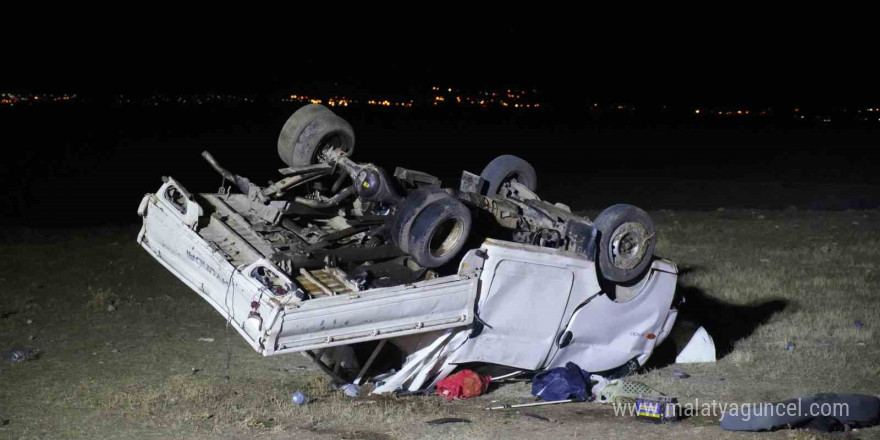 Muş’ta otomobille çarpışan kamyonet ters döndü: 5 yaralı