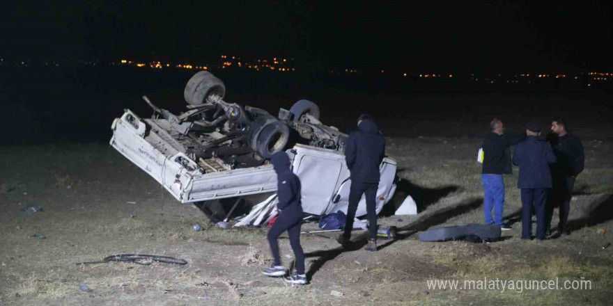 Muş’ta otomobille çarpışan kamyonet ters döndü: 5 yaralı