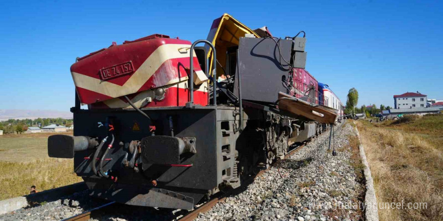 Muş’ta yolcu treni beton pompasına çarptı; 1 ölü, 2 yaralı