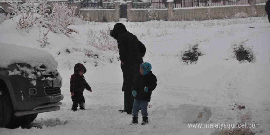 Muş’un Bulanık ilçesinde kar yağışı etkili oldu