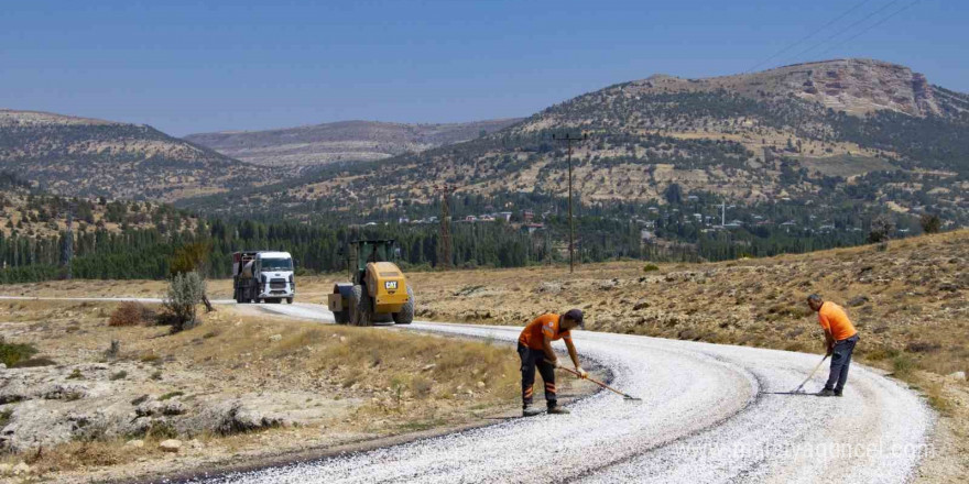 Mut’ta yol bakım çalışmaları sürüyor