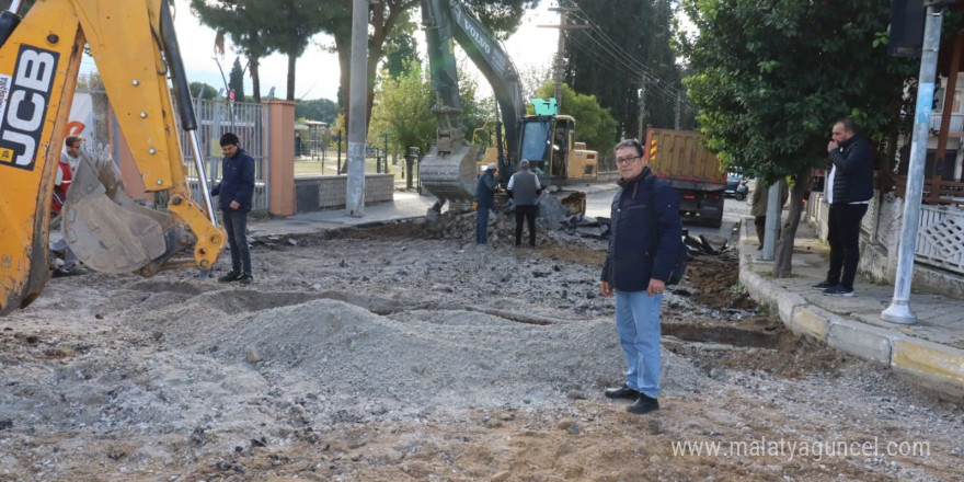 Nazilli Belediyesi ekipleri yol yenileme çalışmalarına devam ediyor