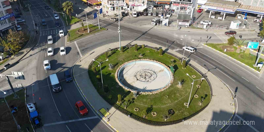 Nazilli Belediyesi karayolu üzerinde peyzaj çalışması başlattı