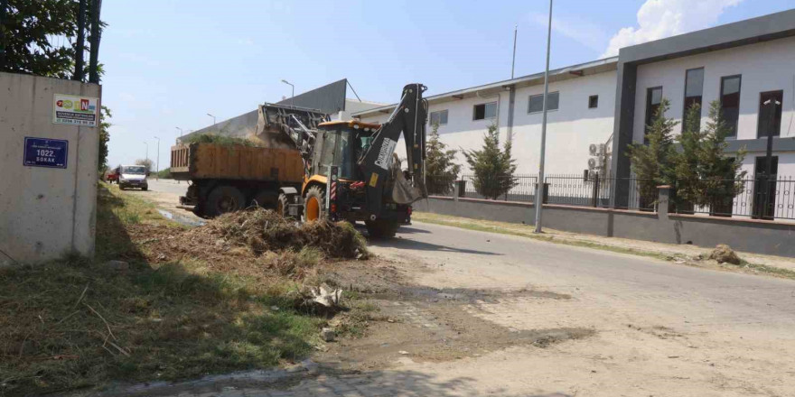 Nazilli Belediyesi temizlik çalışmalarını sürdürüyor