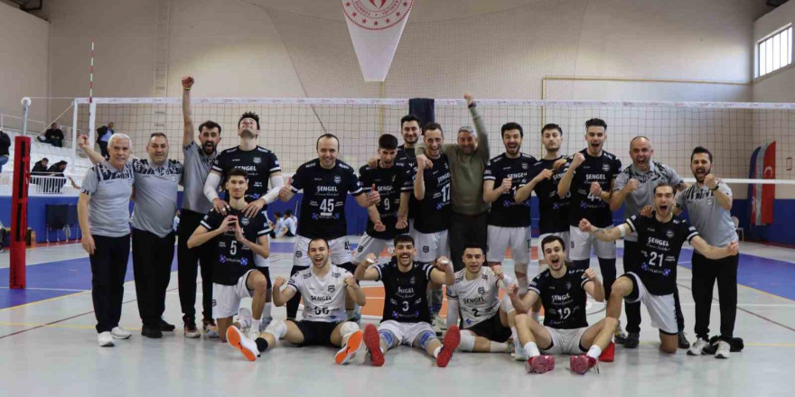 Nazilli Belediyespor Voleybol Takımı ilk galibiyetini aldı